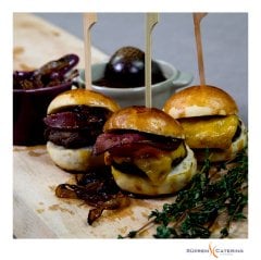 Mini Cheeseburger ,Karamelize Soğan & Cheddar İle (1 adet)